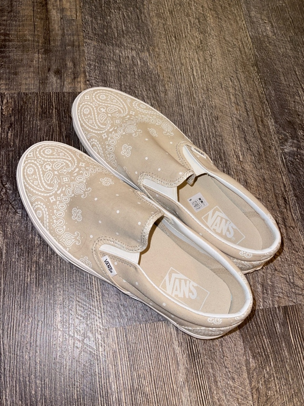 Vans Slip-On Paisley Bandana Canvas Sneakers in Beige and White size m9.5/w11